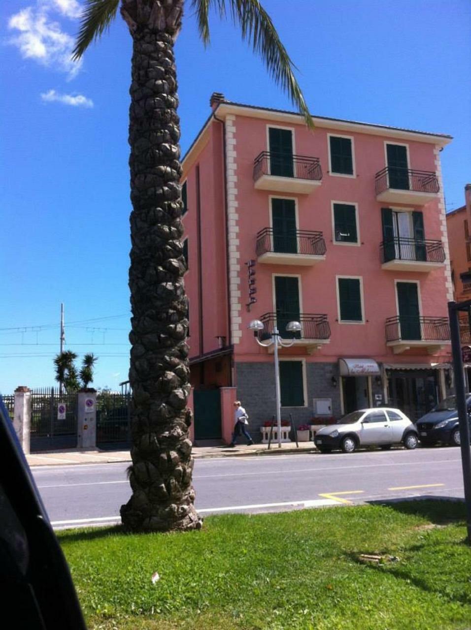 Hotel La Milanese بيترا ليغوري المظهر الخارجي الصورة